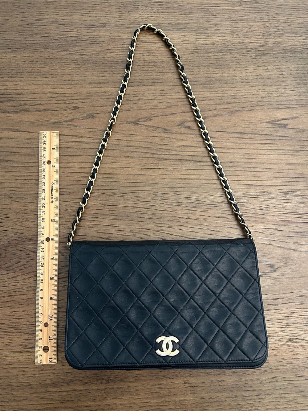 CHANEL Black Quilted Leather Shoulder Bag with Gold Chain